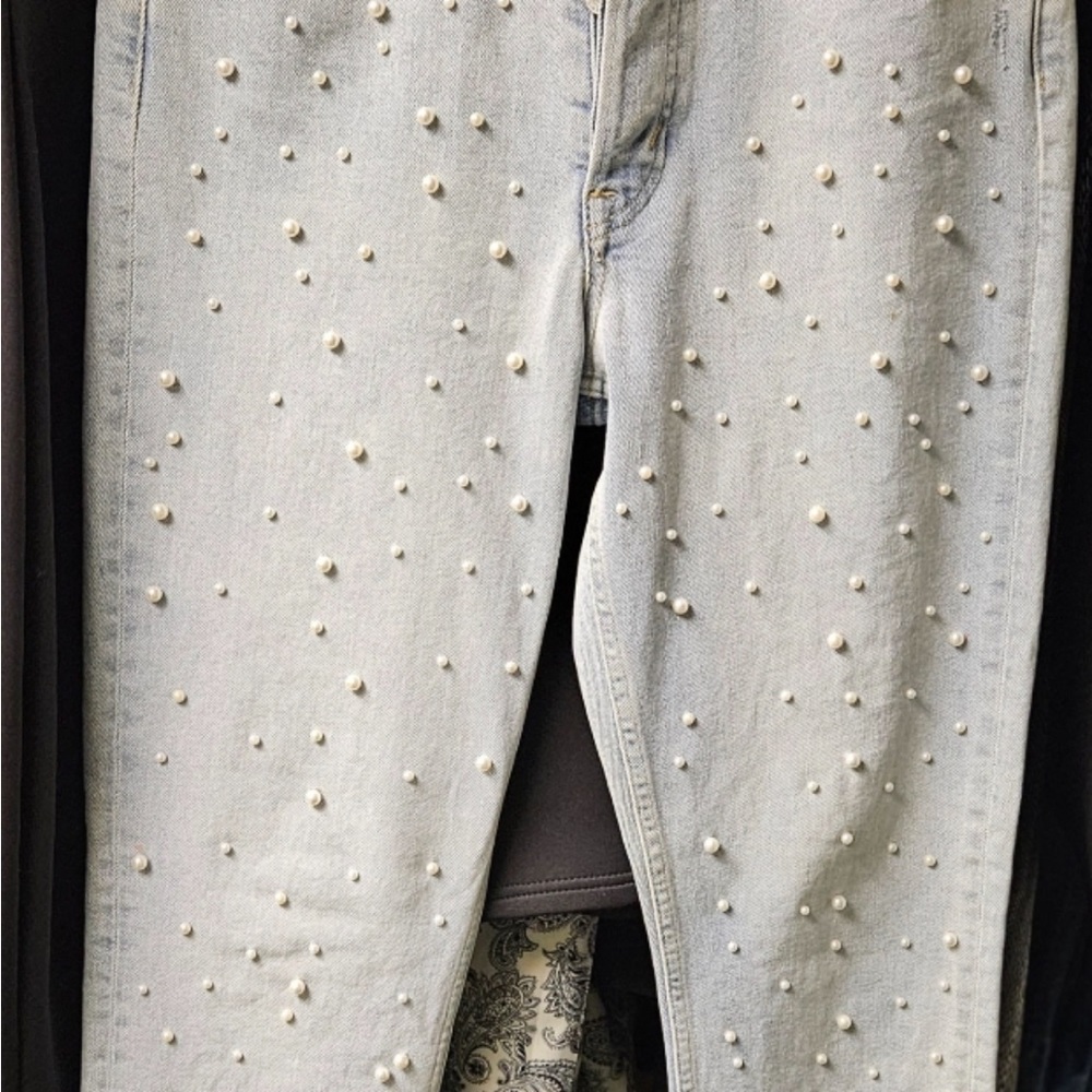 Denim jeans with pearls